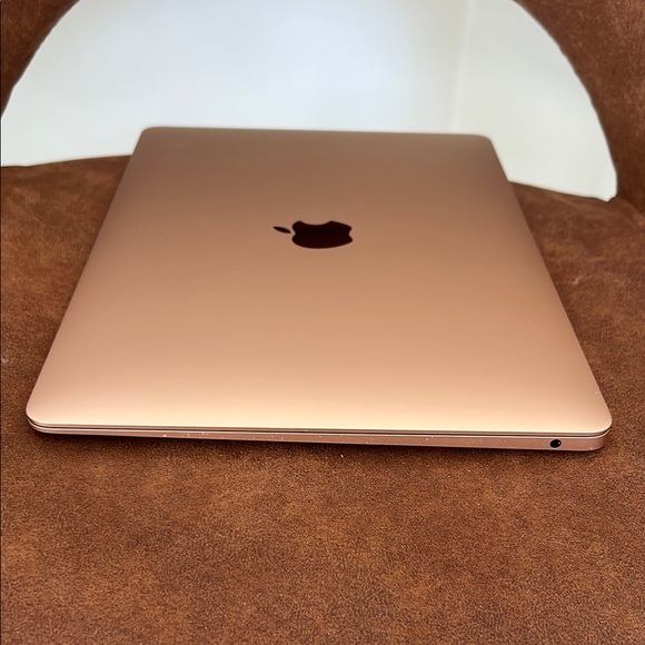 Apple Gold Laptop Sleek Design High Performance - Picture 10 of 16